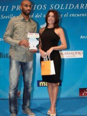 La duquesa de Alba asiste a su primera acto público tras su boda acompañada de Carmen Tello