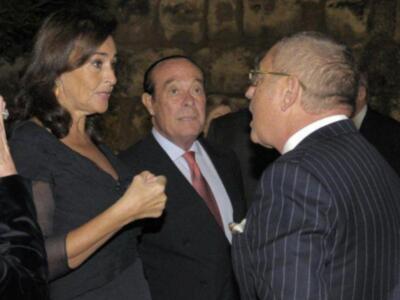 La duquesa de Alba sufre una caída en su palacio y tiene que  guardar reposo por una fisura en la pelvis y suspende la luna de miel a Tailandia