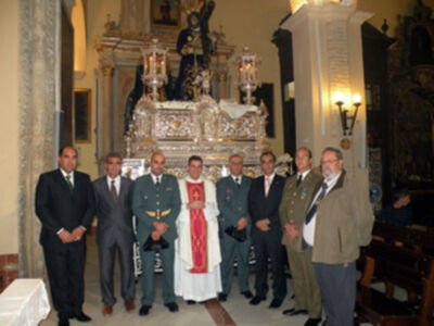La Hermandad de Jesús Nazareno homenajeo a la guardia civil de Alcalá del Río