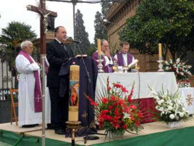 El arzobispo de Sevilla presidio la misa del día de los Difuntos