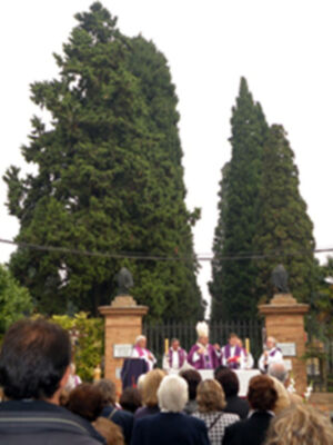 El arzobispo de Sevilla presidio la misa del día de los Difuntos