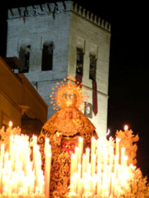 Procesión de gloria de la Virgen de la Soledad de Alcalá del Río con motivo de la imposición del Fajín de S. M. EL Rey Juan Carlos I