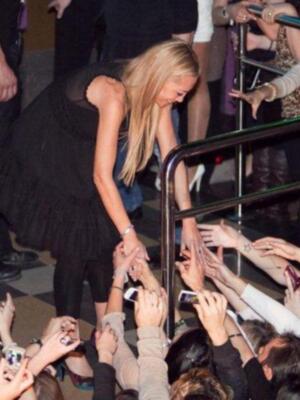 Belén Esteban recibe un homenaje en Córdoba por sus diez años en televisión, muy arropada por sus fans