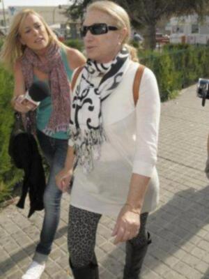 Gloria Mohedano pendiente del estado de salud y de los negocios de Ortega Cano que recibe el alta tras catorce días hospitalizado