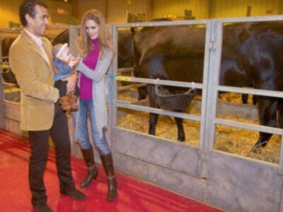 Víctor Puerto y su mujer Noelia, ejercen de papas