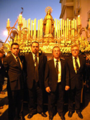 Pio XII y Begoña con la fe de la Milagrosa Sevillana.