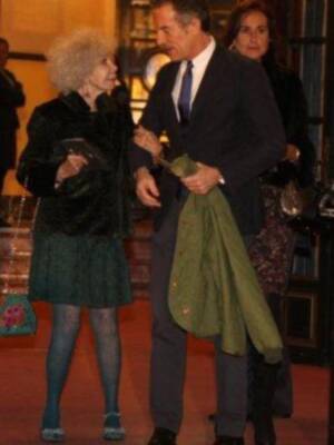Los Duques de alba en el teatro para ver a Ana Belén