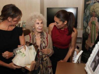 La duquesa de alba inaugura una exposición sobre moda con los trajes que ha lucido a lo largo de su vida