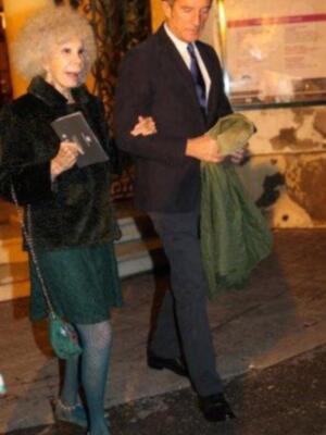 Los Duques de alba en el teatro para ver a Ana Belén