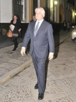 La duquesa de Alba presenta por fin sus memorias con su marido y tres de sus hijos