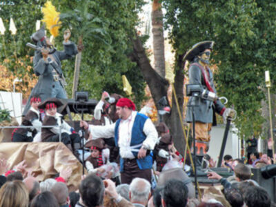 Los Reyes Magos repartieron  ilusión por el barrio de Triana.