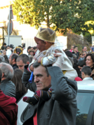 Los Reyes Magos repartieron  ilusión por el barrio de Triana.