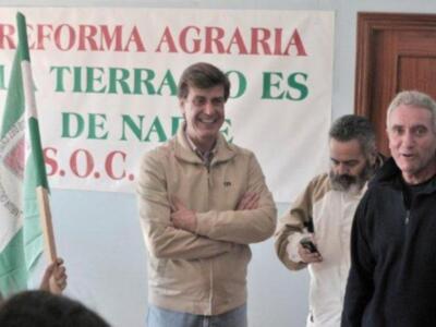 Cayetano Martínez de Irujo visita agricultores de Marinaleda