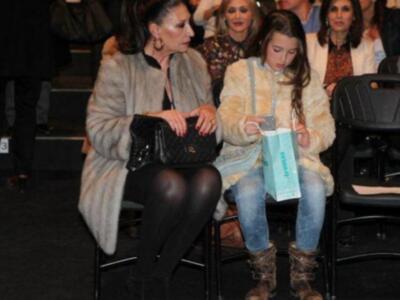 Vicky Berrocal reúne a sus amigos para presentar su nueva colección de flamenca