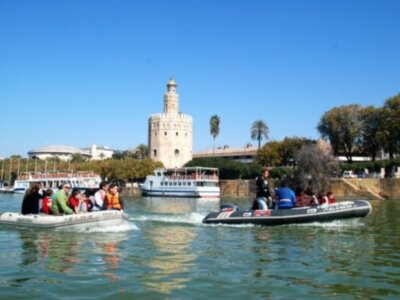 Bautismo de vela en el Guadalquivir de la Asociación Andaluza X Frágil
