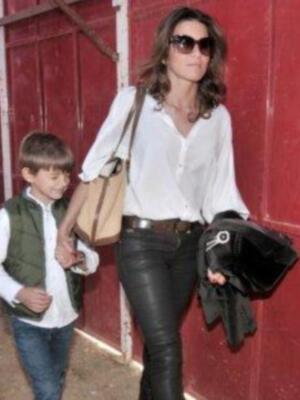 El cordobés celebra el día del padre con sus tres hijos en un festival benéfico