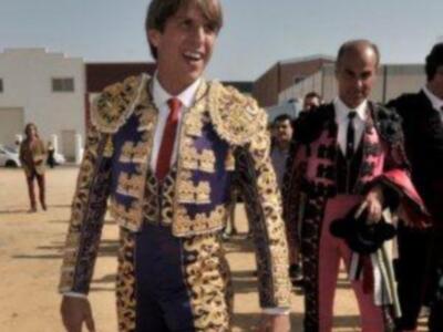 El cordobés celebra el día del padre con sus tres hijos en un festival benéfico