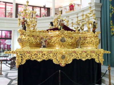 Exposición del  magnífico paso procesional del Cristo de la Vera-cruz de Alcalá del Rio. 