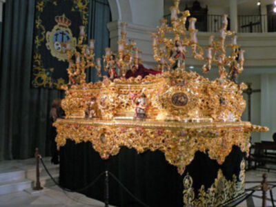 Exposición del  magnífico paso procesional del Cristo de la Vera-cruz de Alcalá del Rio. 