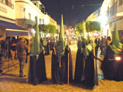 La lluvia da una tregua a la madrugada ilipense, y la Hermandad de la Vera-cruz, estreno su paso y su cuadrilla de romanos.