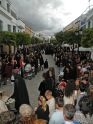  La lluvia dio una tregua en el  Viernes Santo de Alcalá del Río.