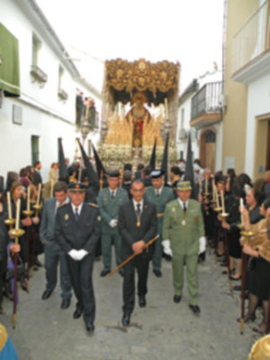  La lluvia dio una tregua en el  Viernes Santo de Alcalá del Río.