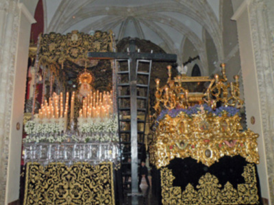 Galería del Descendimiento de Cristo en la Hermandad de la Soledad de Alcalá del Río (Sevilla)