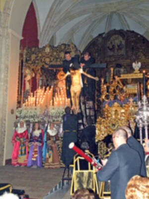Galería del Descendimiento de Cristo en la Hermandad de la Soledad de Alcalá del Río (Sevilla)