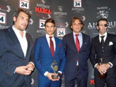 Manzanares recoge su cuarto trofeo en la misma semana en Sevilla