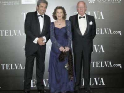 La duquesa de Alba, premio a la mejor embajadora de Sevilla en el mundo apoya a SM el rey