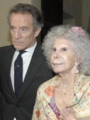 La duquesa de Alba, premio a la mejor embajadora de Sevilla en el mundo apoya a SM el rey