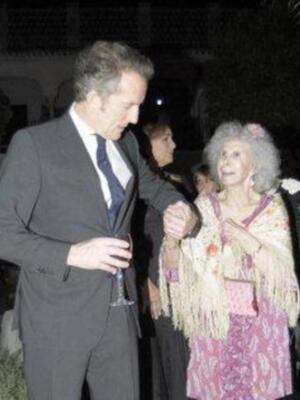 La duquesa de Alba, premio a la mejor embajadora de Sevilla en el mundo apoya a SM el rey