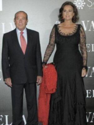 La duquesa de Alba, premio a la mejor embajadora de Sevilla en el mundo apoya a SM el rey