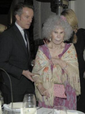 La duquesa de Alba, premio a la mejor embajadora de Sevilla en el mundo apoya a SM el rey