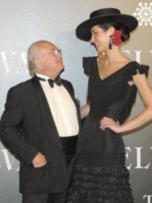 La duquesa de Alba, premio a la mejor embajadora de Sevilla en el mundo apoya a SM el rey