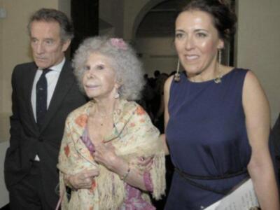 La duquesa de Alba, premio a la mejor embajadora de Sevilla en el mundo apoya a SM el rey