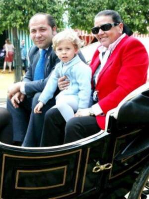 Numerosos personajes conocidos en Feria de Sevilla 2012