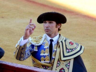 Numerosos personajes conocidos en Feria de Sevilla 2012