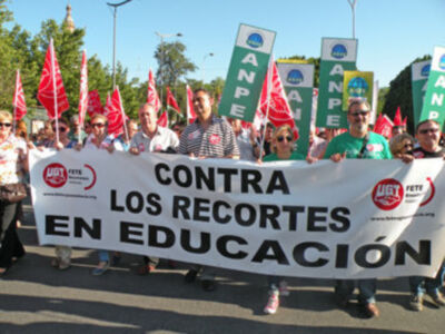 Multitudinaria manifestación de profesores y estudiante en Sevilla