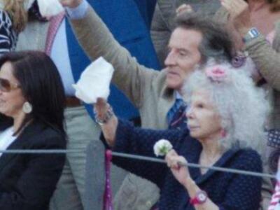 La duquesa de Alba reanuda su vida en Sevilla tras la luna de miel