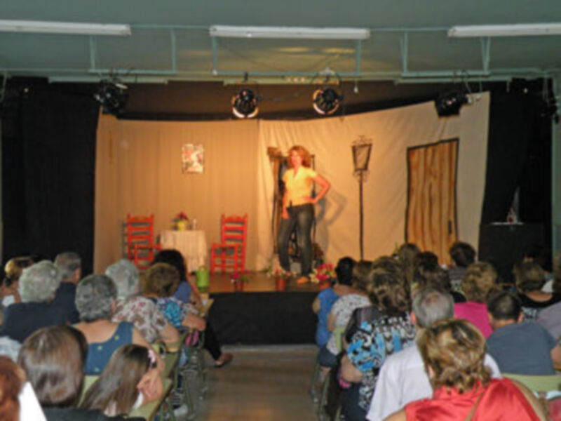 El grupo de teatro volver a empezar, puso el broche de oro de fin decurso del colegio de mayores Ceper del Polígono Norte de Sevilla.