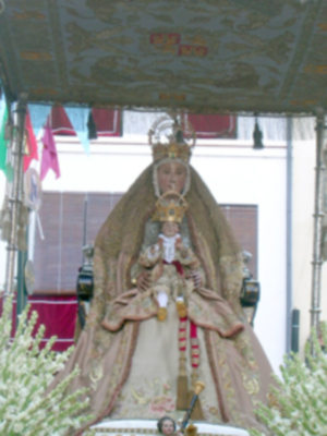 La Virgen de los Reyes lucirá el manto salmón en la procesión agosteña.