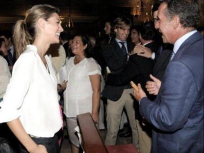 Amaia Salamanca y Rosauro Baro, cada día más cerca de la boda fotografiados junto al cura que casa a los famosos 