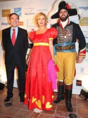 Luis Alfonso de Borbón y su esposa padrinos de la magnifica fiesta aniversario de la revista Escaparate en Sevilla