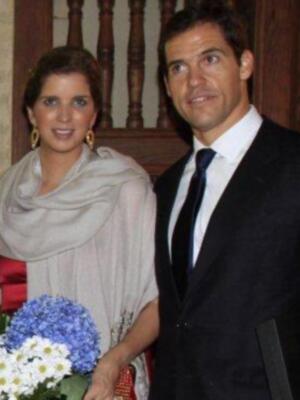 Luis Alfonso de Borbón y su esposa padrinos de la magnifica fiesta aniversario de la revista Escaparate en Sevilla