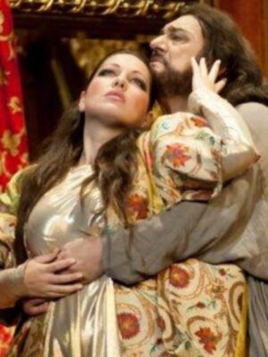 Los duques de Alba, Naty Abascal, Ana María Abascal y Alejandra Ortiz Osborne y su marido Joaquín Buendía, en el estreno de placido domingo en la maestranza