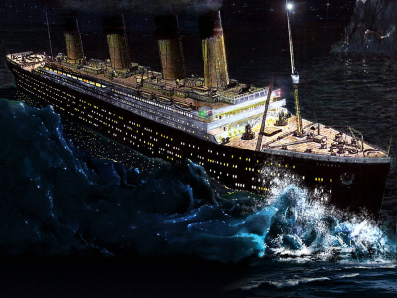 El Titanic hundiéndose tras chocar con un iceberg en el océano Atlántico.