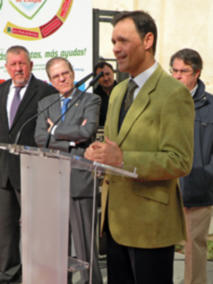 Sevilla.    EL sábado  los empresarios de Estepa hicieron entrega en el acto de 1500 kilos de Productos Navideños para las familias necesitada de Sevilla.