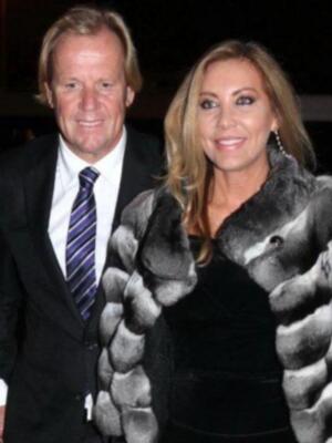 Alfonso Díez ejerce de duque de alba y entrega premio a Bo Derek