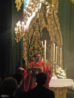 Provincia. Altar y culto de la Novena en honor de María. Stma. de las Angustias Coronada de la Hermandad de la Vera-cruz de Alcalá del Río